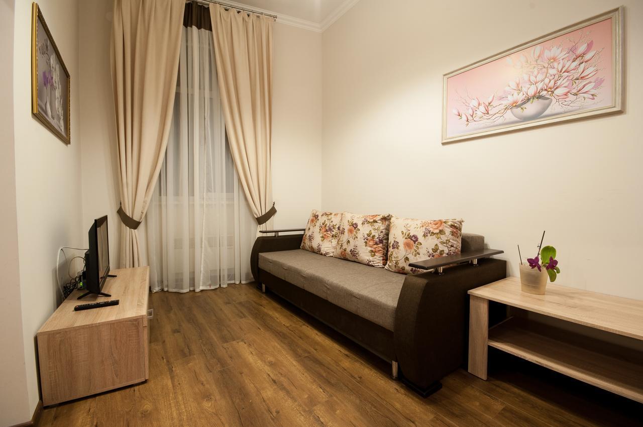 אוזהורוד Wonderful Flat On City Center מראה חיצוני תמונה