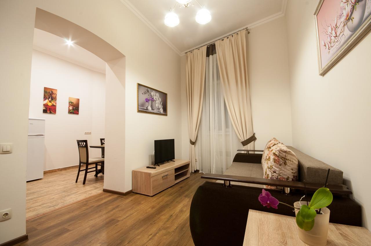 אוזהורוד Wonderful Flat On City Center מראה חיצוני תמונה